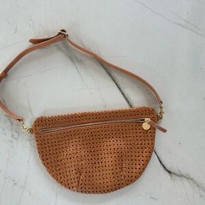 Clare v grande Fanny